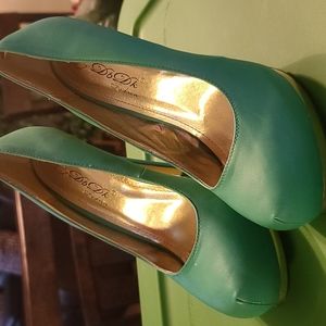 Size 9 DbDk teal and gold heels